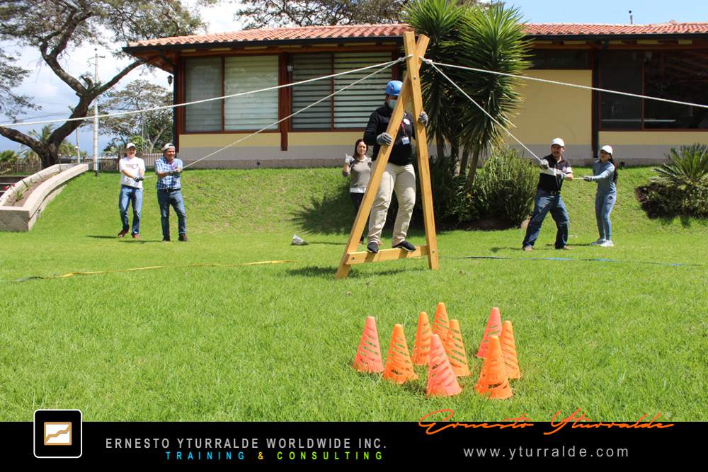 Team Building Colomnbia Talleres de Cuerdas Bajas | Team Building Empresarial para el desarrollo de equipos de trabajo en Quito